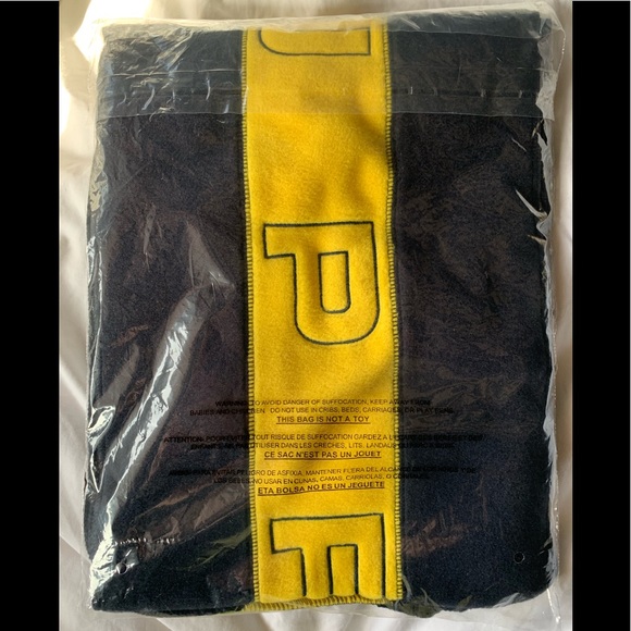 SUPREME Polartec Scarf - Navy - Picture 3 of 4